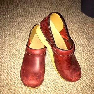 Dansko. Burgundy color they been Gently used still has a lot of life .